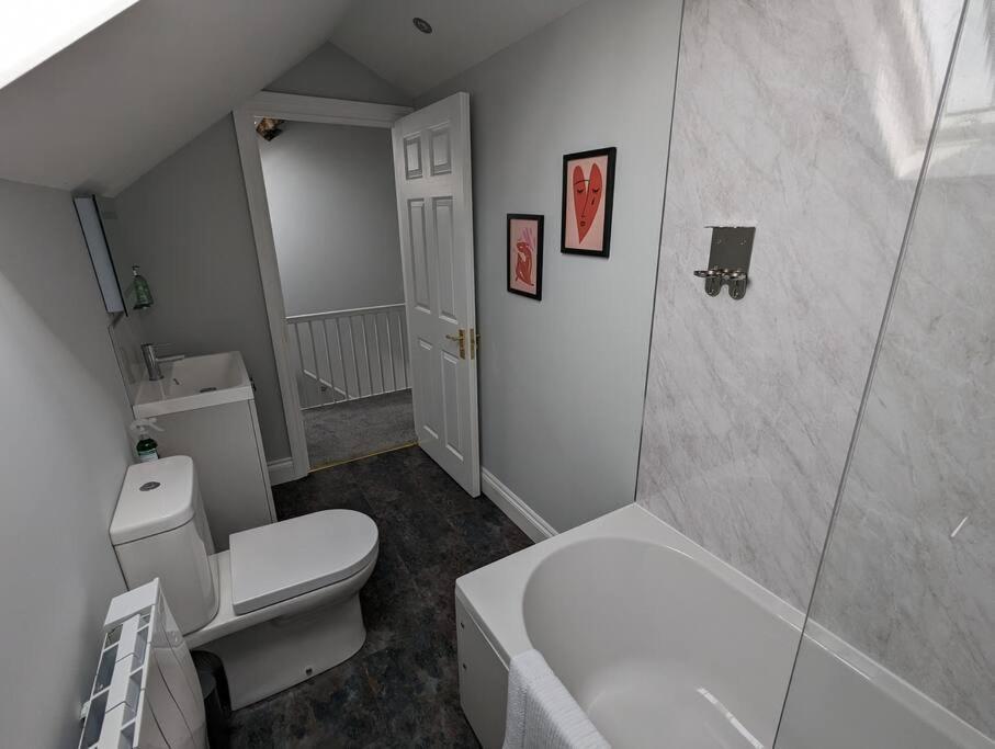 31 High Street - Modern & Stylish 2-Bed Apartment - Inc Parking Husbands Bosworth Εξωτερικό φωτογραφία