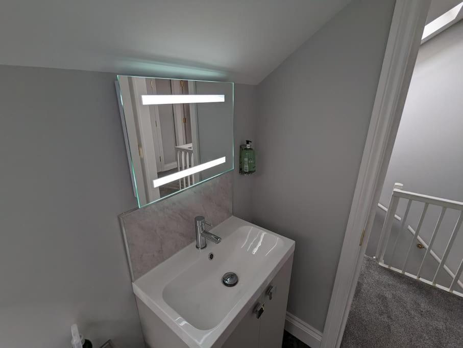 31 High Street - Modern & Stylish 2-Bed Apartment - Inc Parking Husbands Bosworth Εξωτερικό φωτογραφία