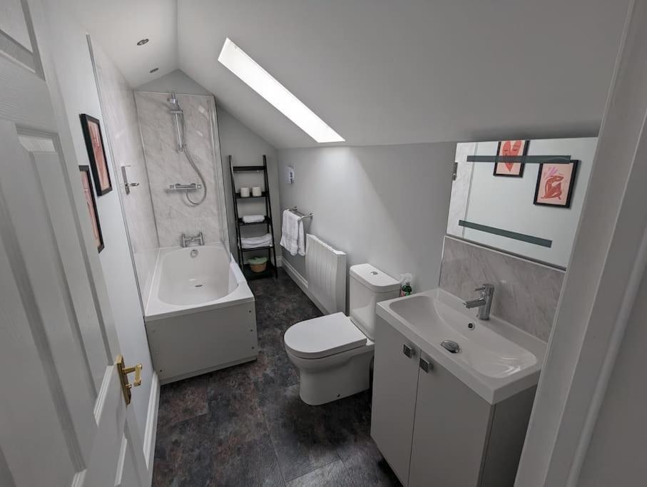31 High Street - Modern & Stylish 2-Bed Apartment - Inc Parking Husbands Bosworth Εξωτερικό φωτογραφία